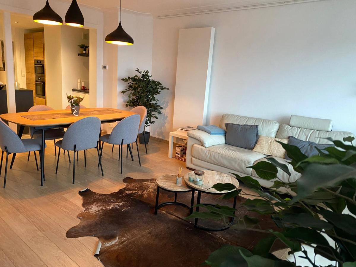 Spacious With Sea View Apartment *